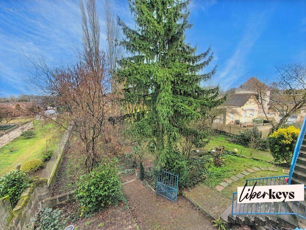 Maison à SAINT-CLEMENT-DES-LEVEES