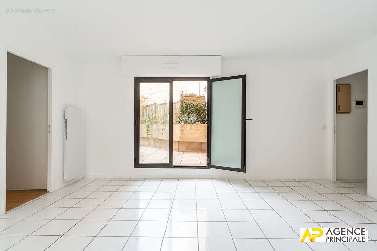 Appartement  4 pièce(s) - Ascenseur - terrasse - grand séjour - 78m² - photo 4