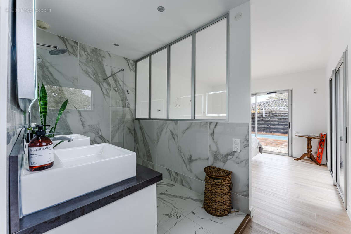 Maison à CAMBLANES-ET-MEYNAC