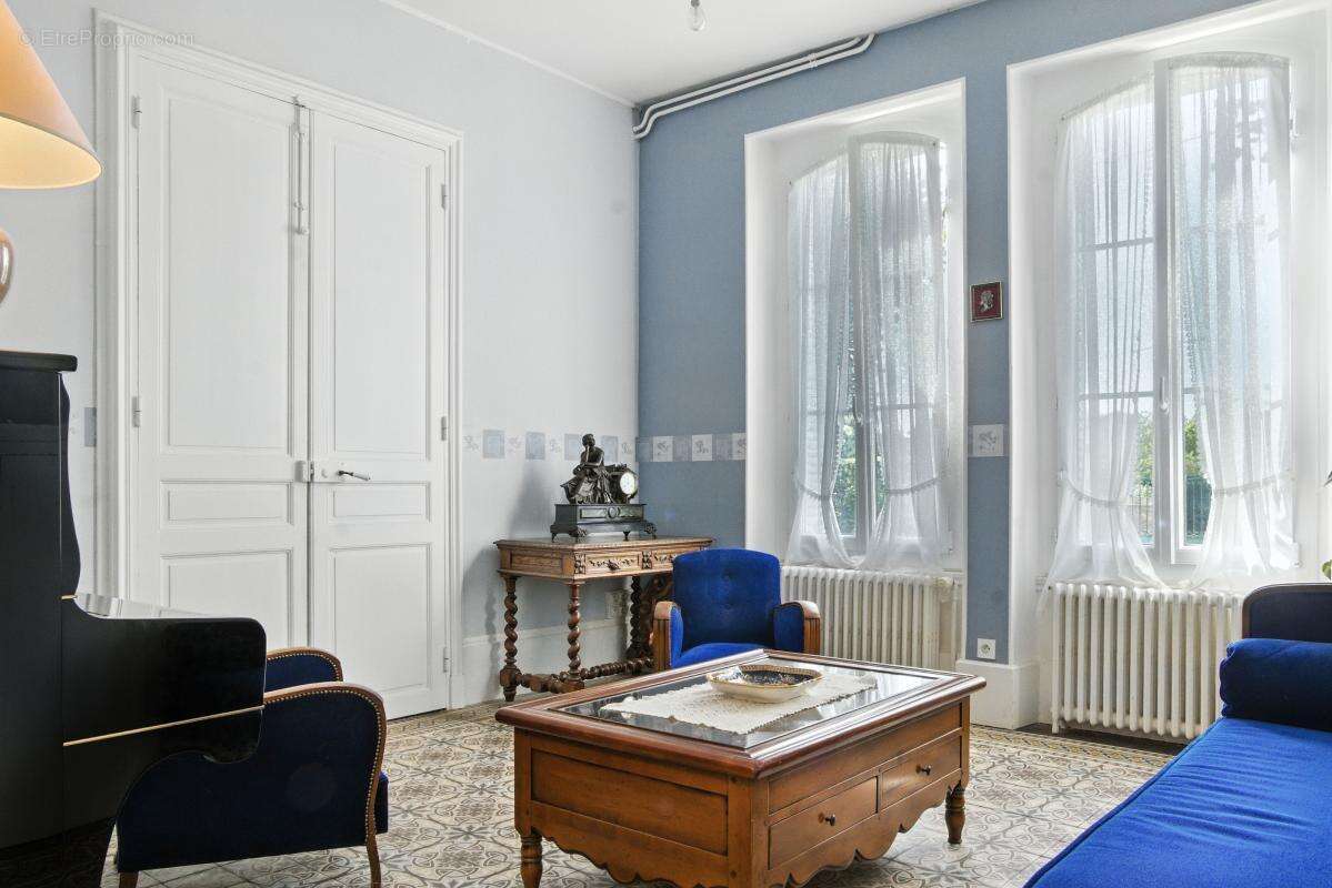 Maison de maître, 6 chambres, parc arboré de 4 566m², dépendances - photo 4