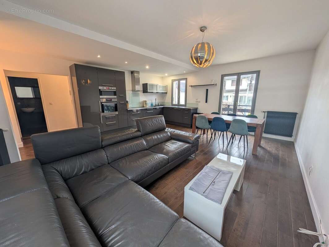 Maison à LES CLAYES-SOUS-BOIS