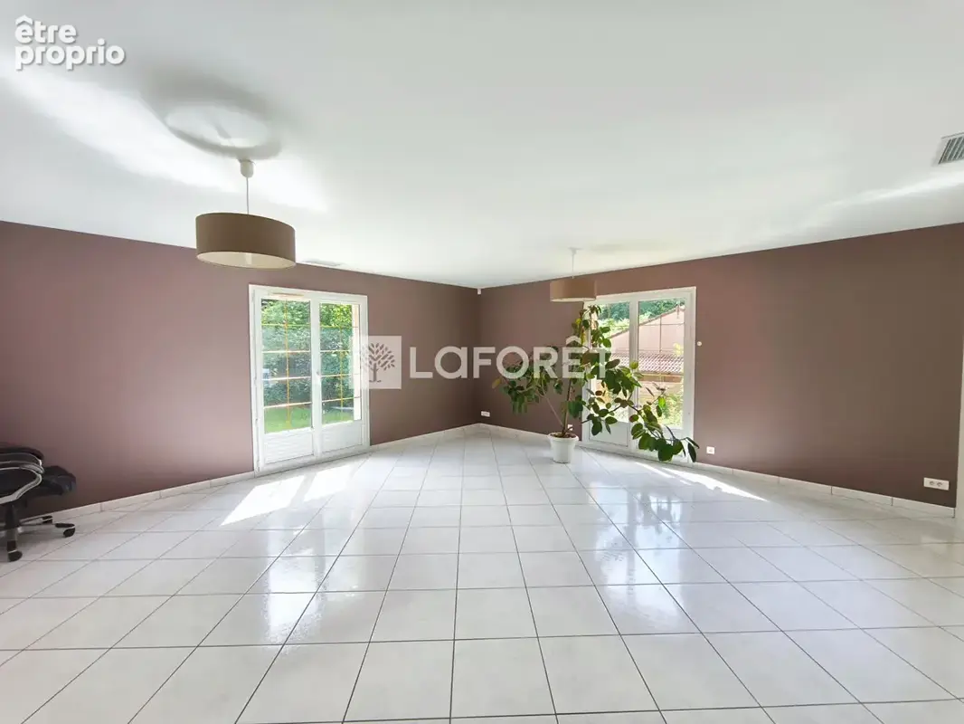 Maison de plain-pied à Reynès avec terrain - photo 2