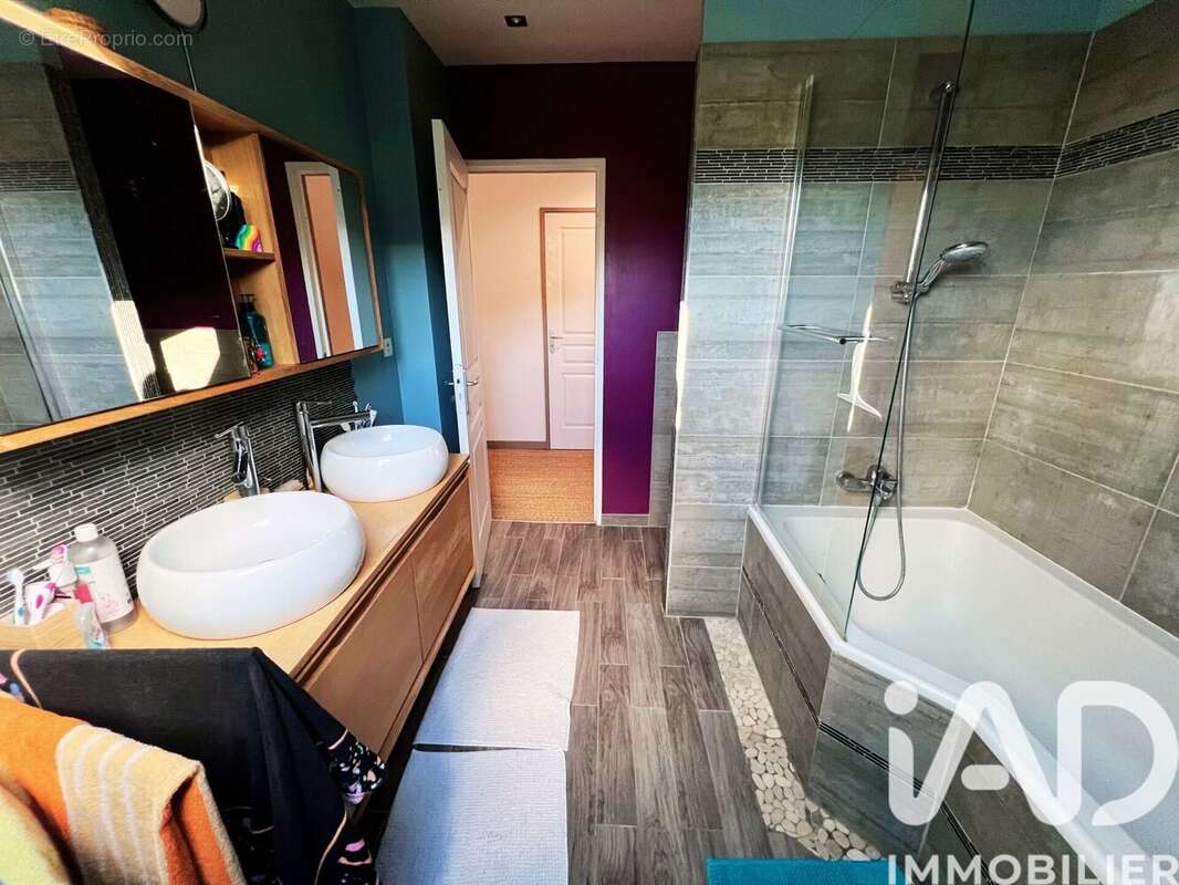 Photo 2 - Maison à SAINT-LEGER-DU-BOURG-DENIS