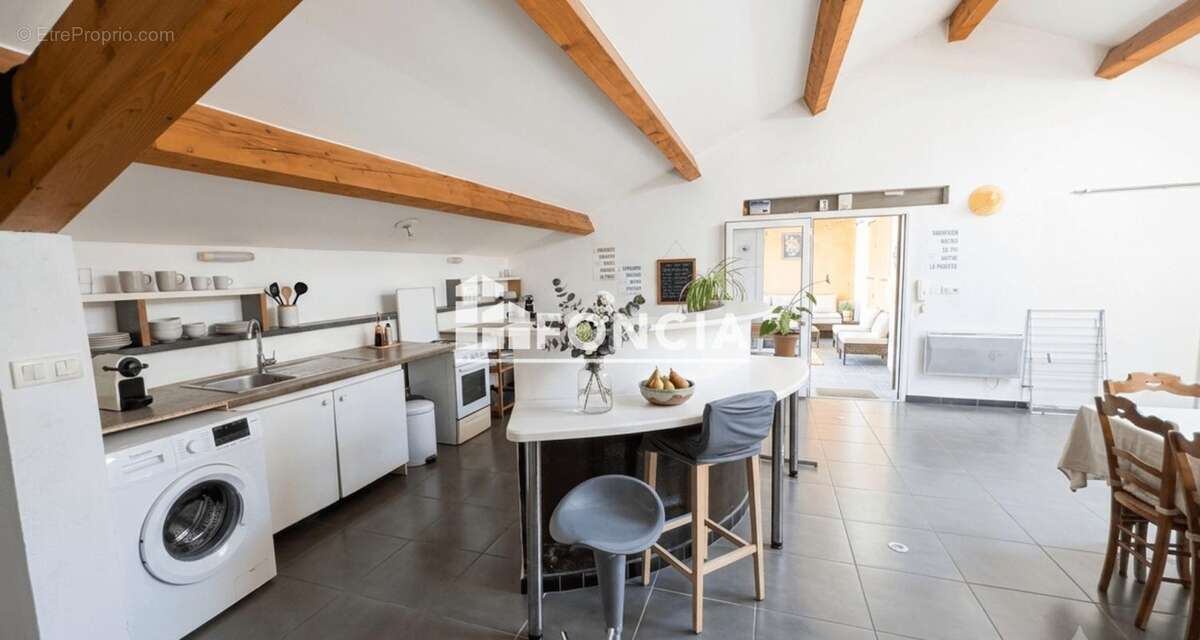Appartement à MARSEILLE-3E