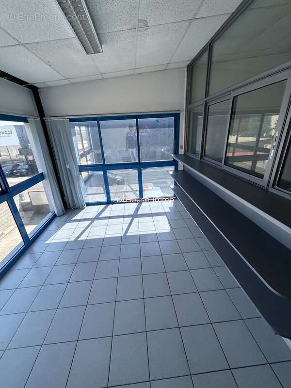 Commerce 49 m² à Cabestany  - photo 2