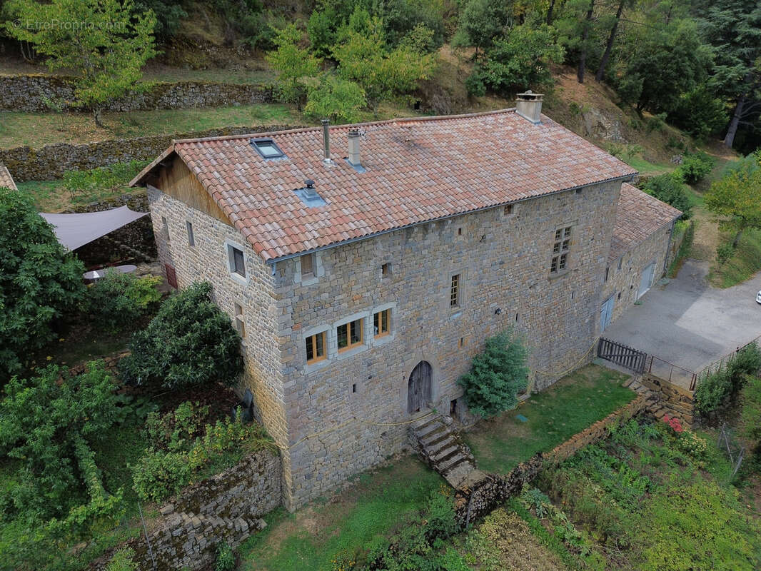 Demeure prestigieuse du XIV siècle au coeur de la belle vallée de l’Eyrieux en Ardèche, , située à 45mn de Valence (Drome) -285m - photo 2