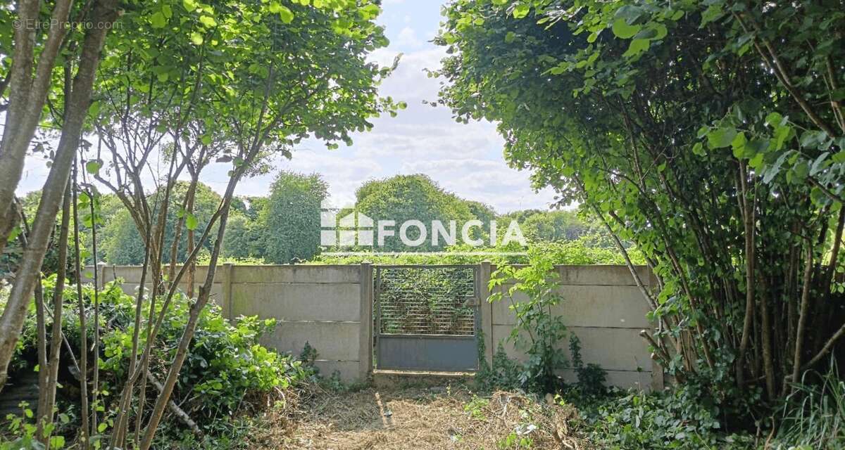 Terrain à CHARTRES-DE-BRETAGNE