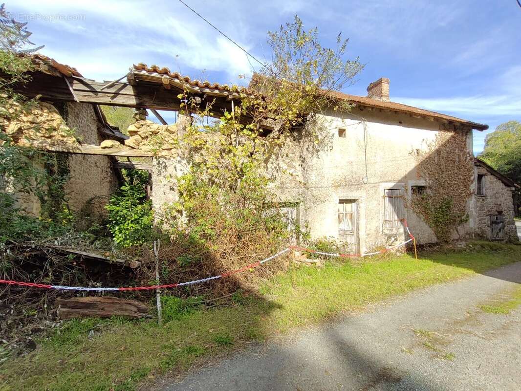 Maison à PIEGUT-PLUVIERS