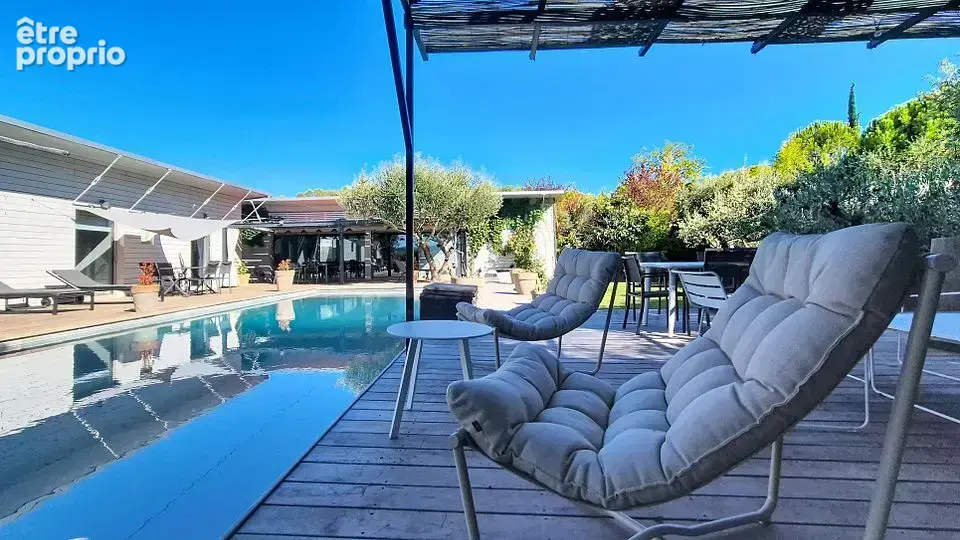 A quelques minutes de SOMMIERES  Magnifique villa contemporaine de plain-pied T5 d’environ 195 m2 avec piscine à débordement. - photo 2