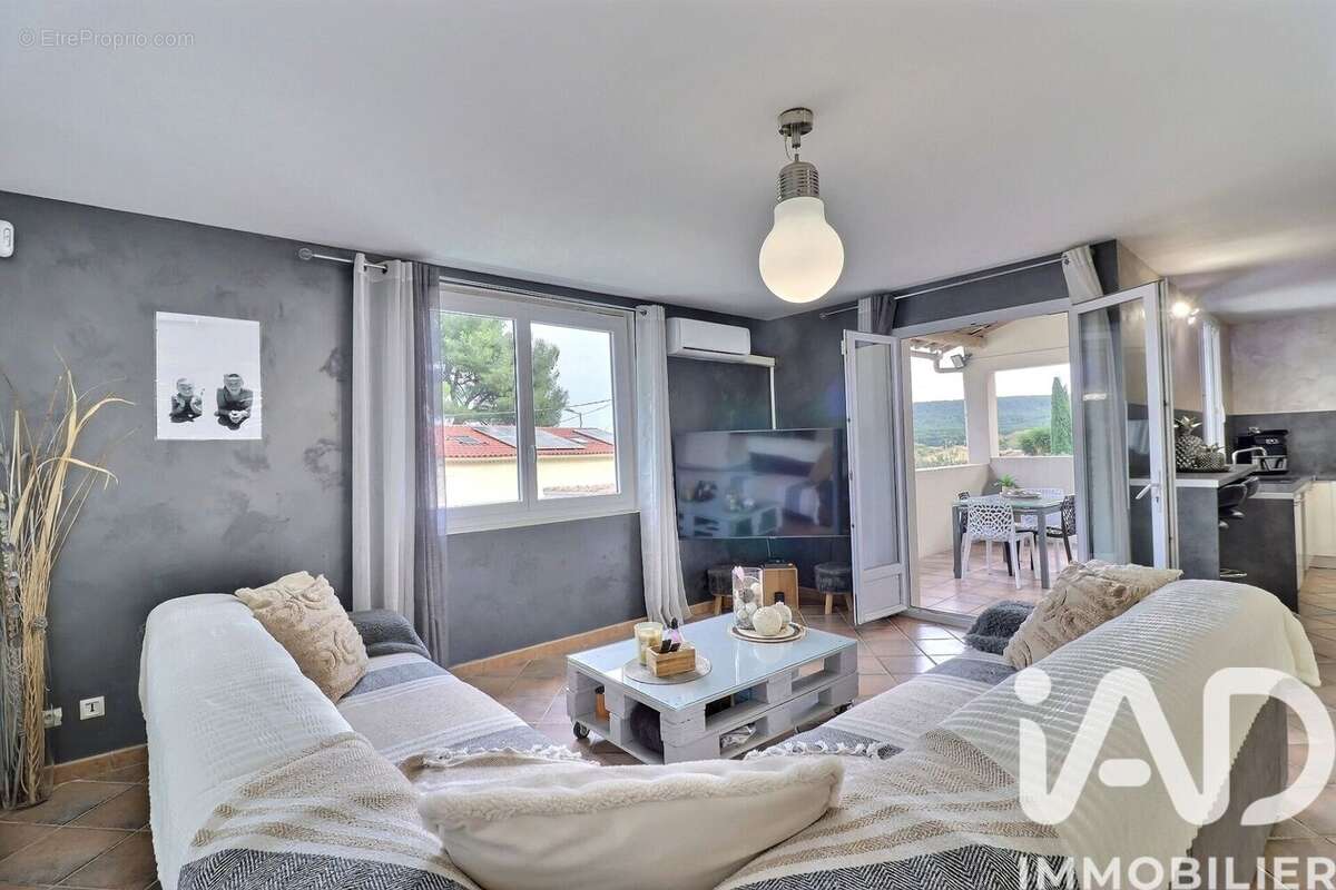 Photo 6 - Maison à SAINT-MITRE-LES-REMPARTS