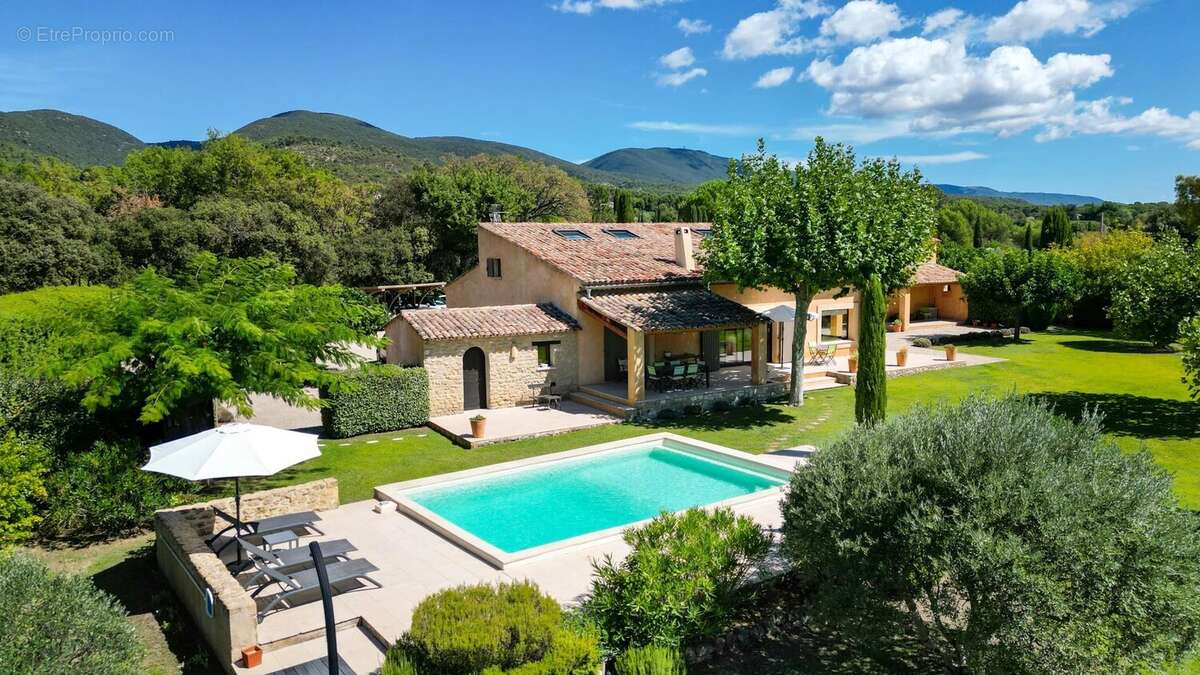 Propriété entre Vaugines et Lourmarin - photo 23