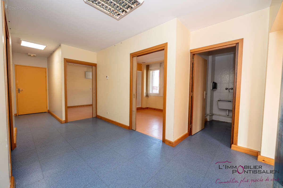 Oye et pallet : local ou appartement en rdc - photo 3
