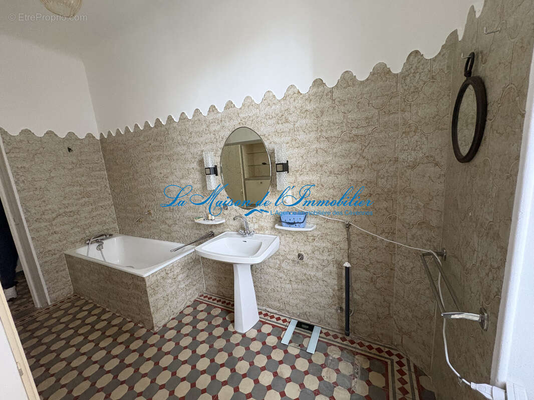 Proche de St Ambroix, maison idéal projet familial où investissement locatif de 2 F4 - photo 6