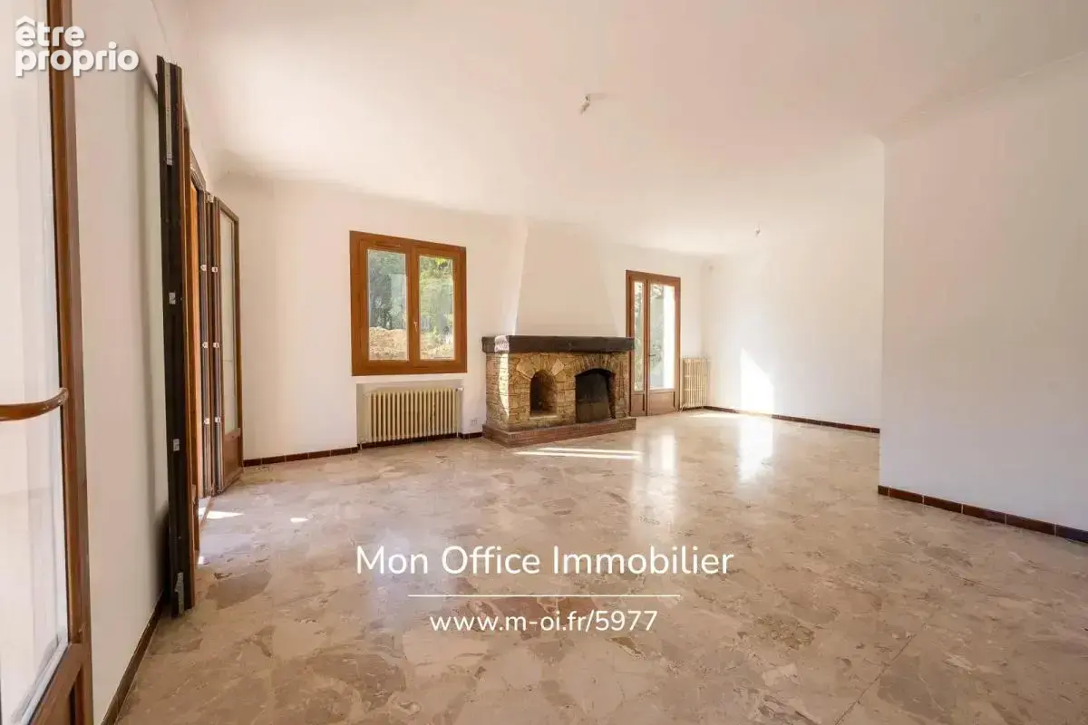 Référence : 5977-CDI. - Cabriès – Haut de villa T5 de 124 m² avec jardin, terrasse et 3 stationnements - photo 5