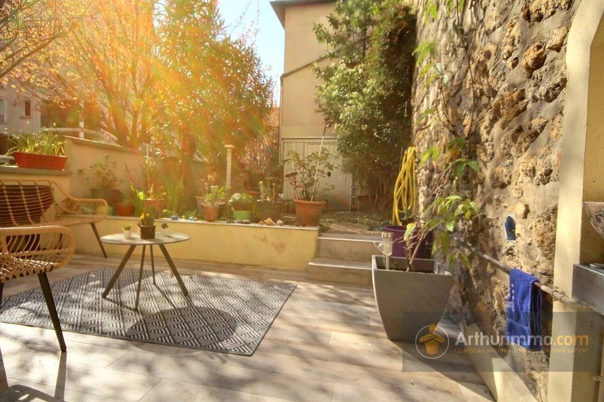Appartement à CHARENTON-LE-PONT