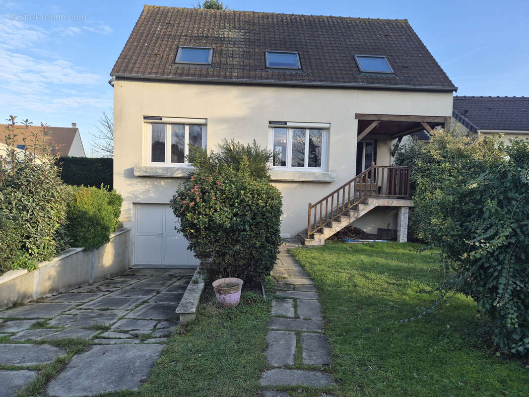 Maison à MAURECOURT