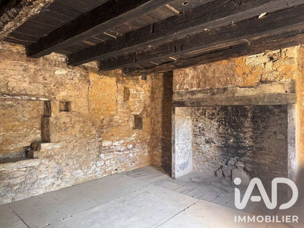 Maison 35 m² à Caniac-Du-Causse  - photo 3