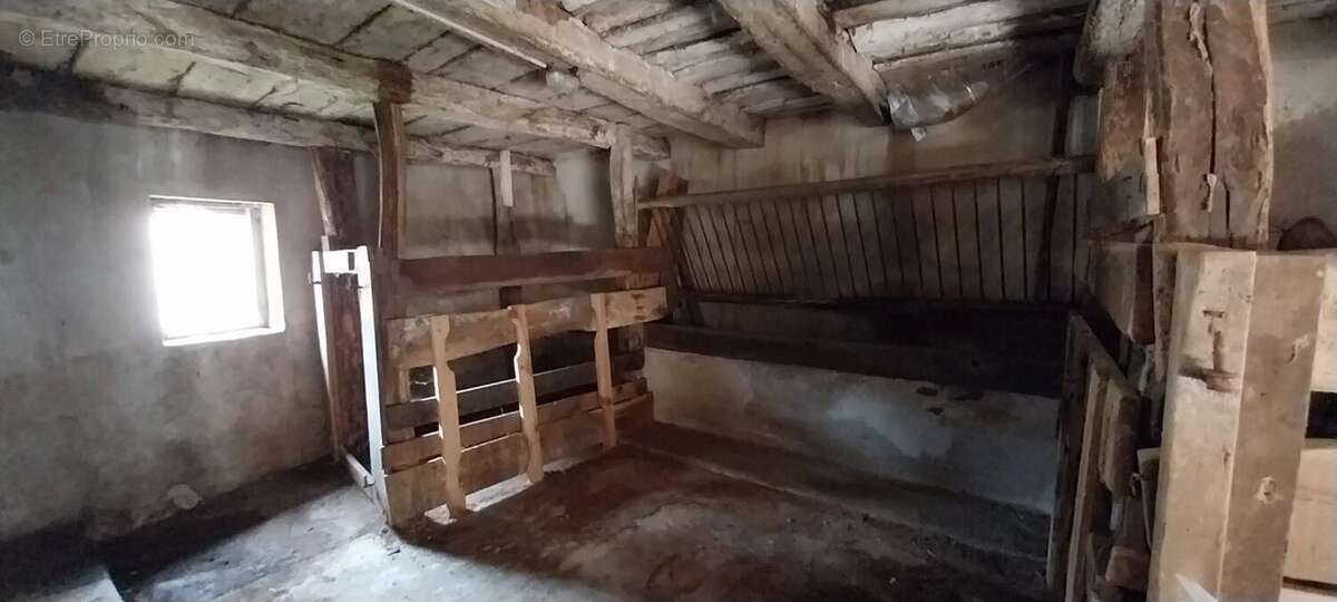 Bâtisse en pierre à rénover - photo 4