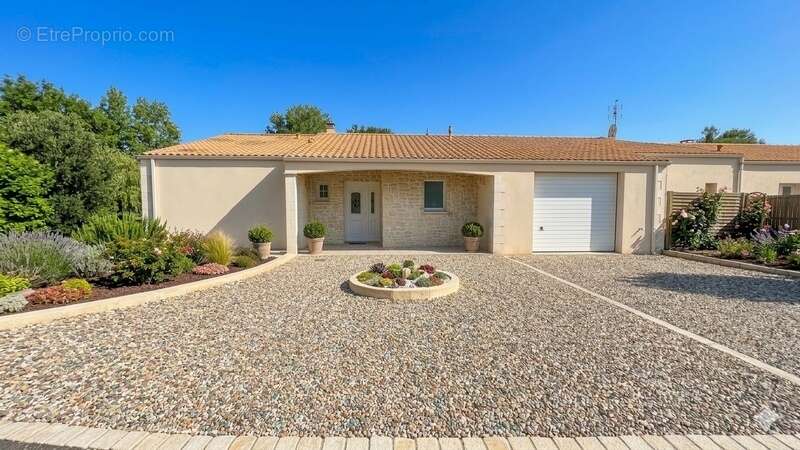 Maison à TONNAY-CHARENTE