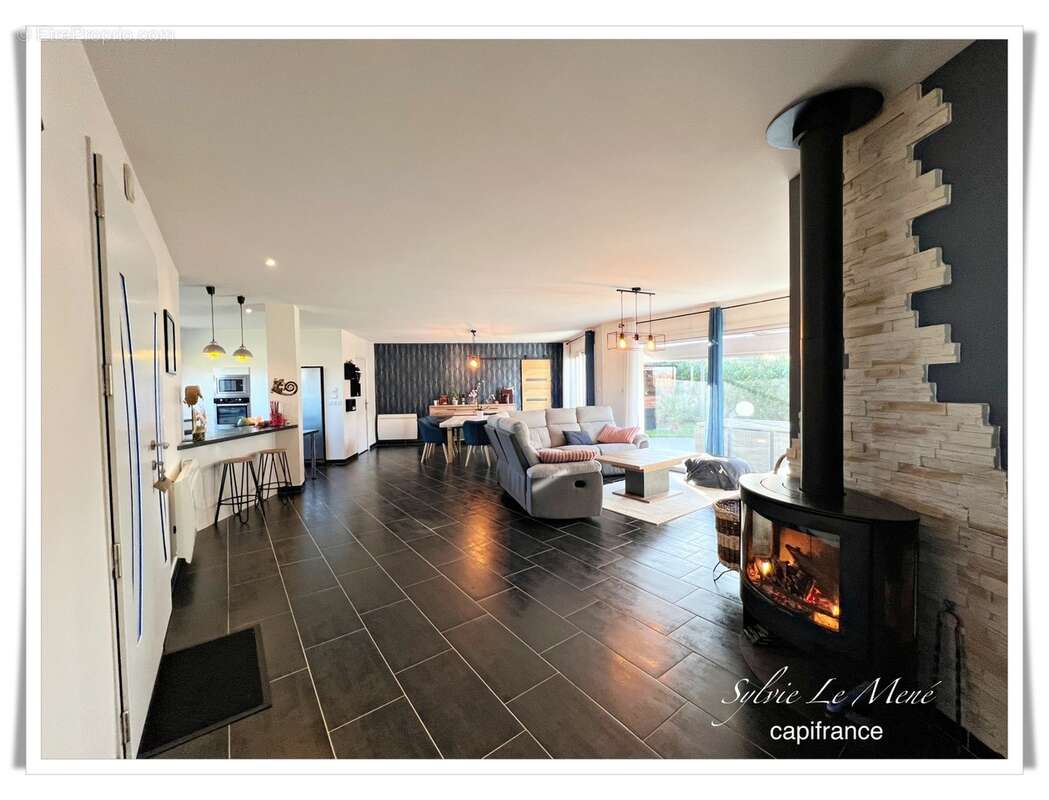 À vendre au Sourn, à proximité immédiate de Pontivy : découvrez cette spacieuse maison familiale de plus de 200 m² habitables - photo 5