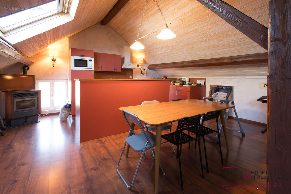 Pontarlier - centre ville : appartement atypique de type 2 avec cave - photo 7