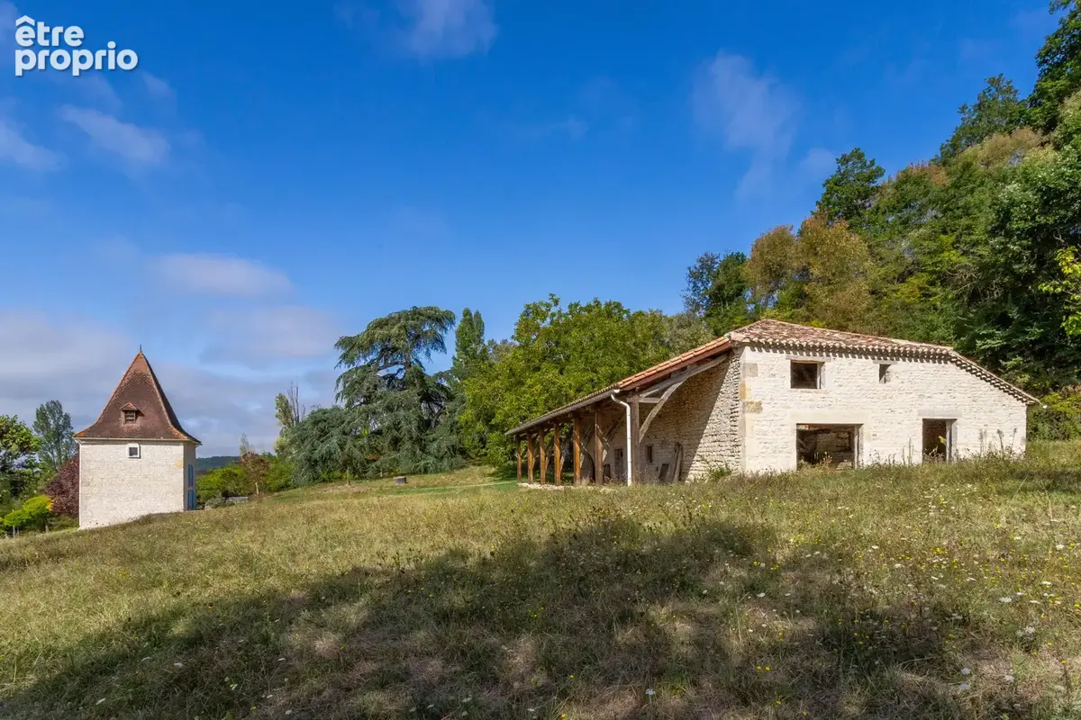 Maison de campagne avec pigeonnier attenant et dépendances - photo 27