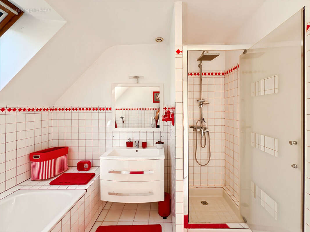 Maison à FOLLAINVILLE-DENNEMONT