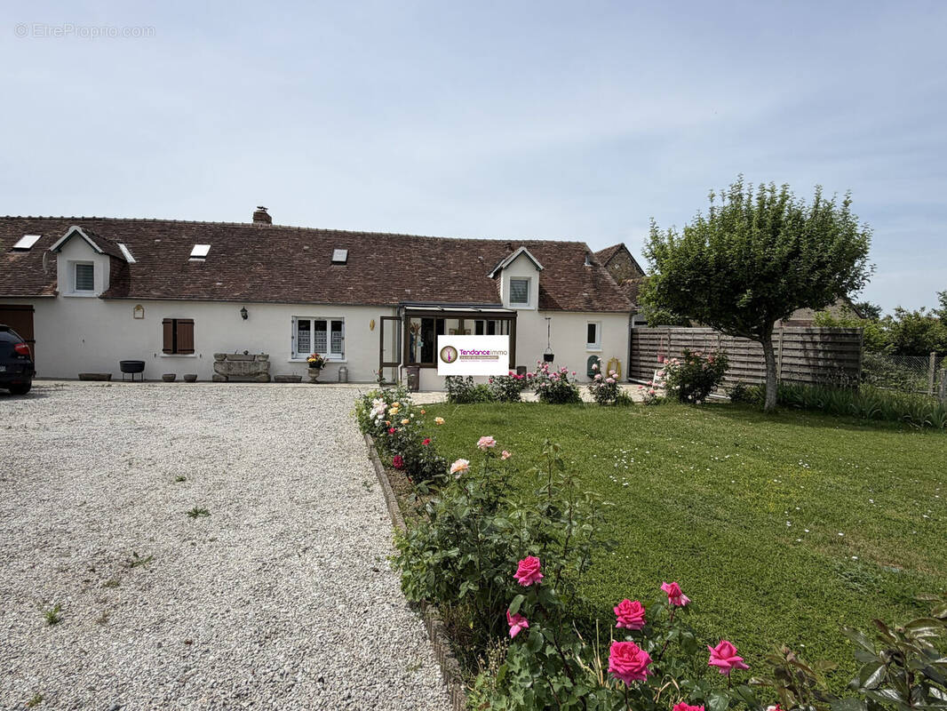Maison à LE MELE-SUR-SARTHE