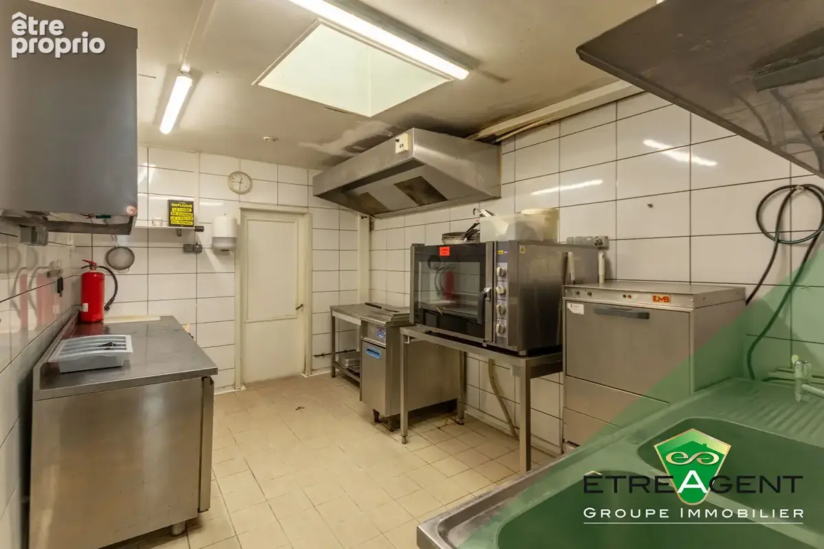 Ensemble immobilier avec commerce et trois logements indépendants - photo 6