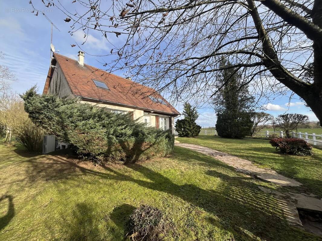 Maison à FAVEROLLES