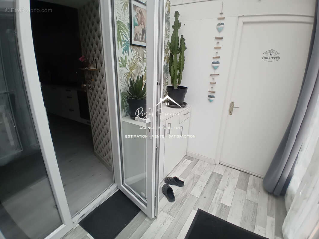 Entrée  - Maison à VAUX-SUR-VIENNE