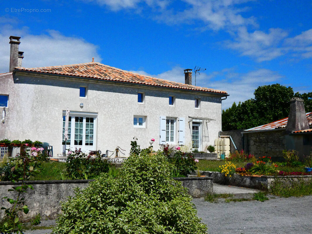 Maison à SAINT-ROMAIN-SUR-GIRONDE