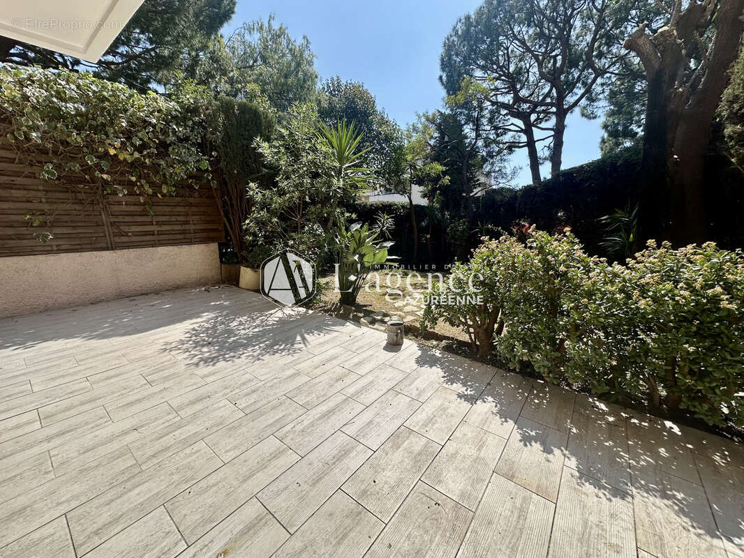 Appartement à SAINT-LAURENT-DU-VAR