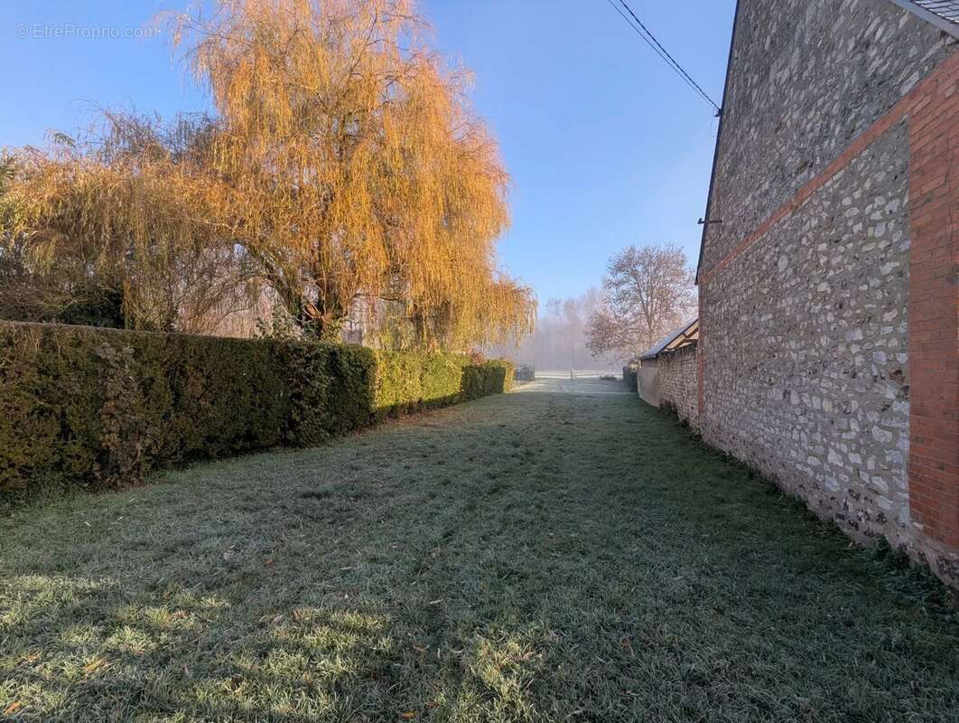 Terrain à FONTAINE-SOUS-JOUY