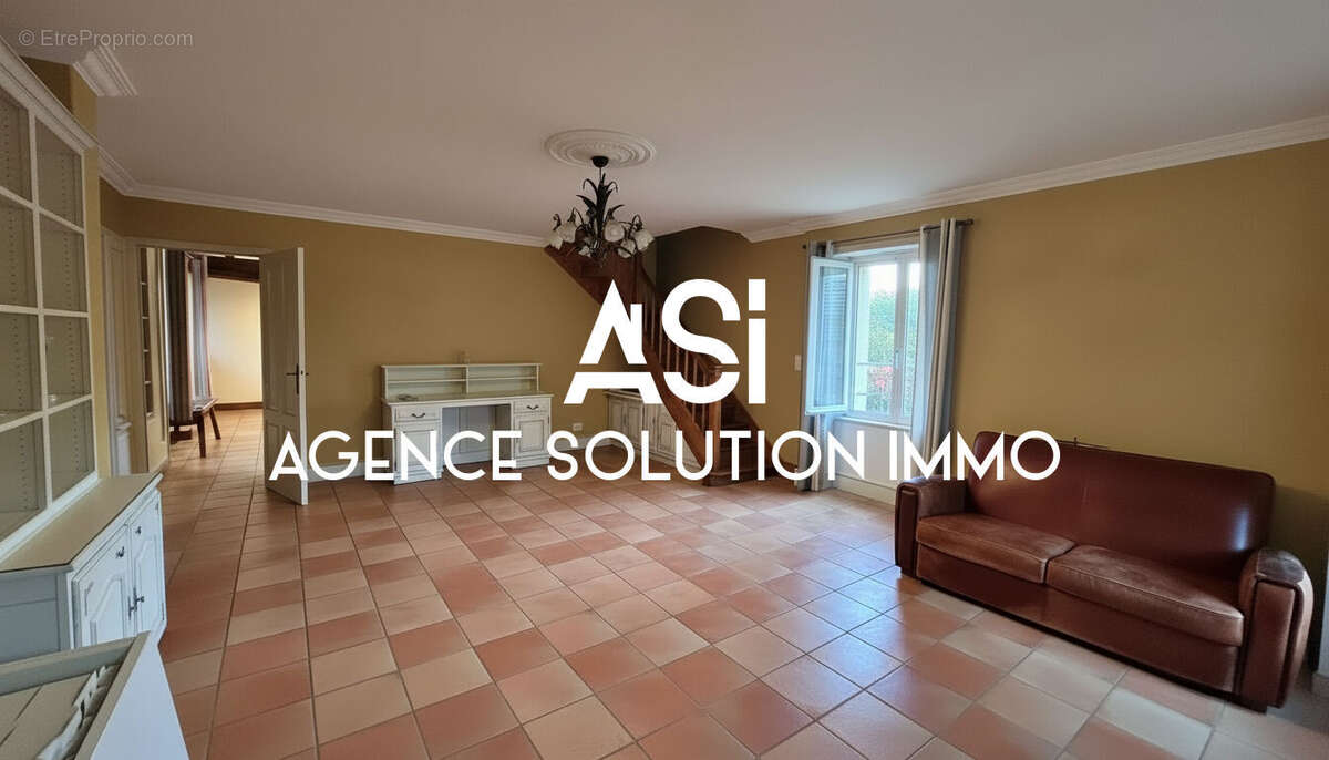 Maison à AMBRIERES-LES-VALLEES