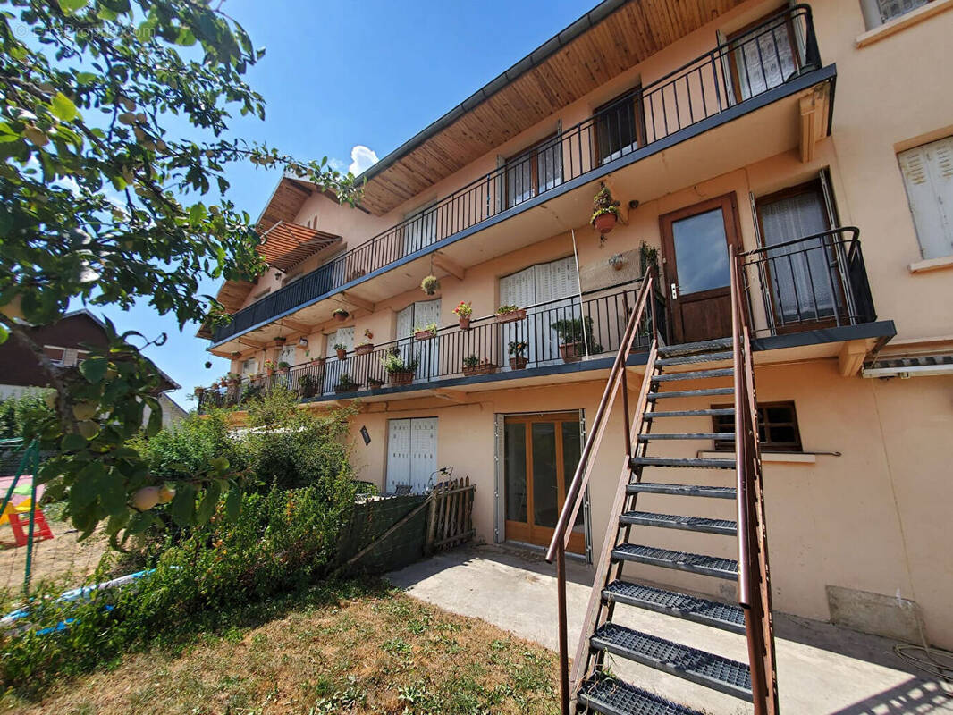 Appartement à EQUEVILLON