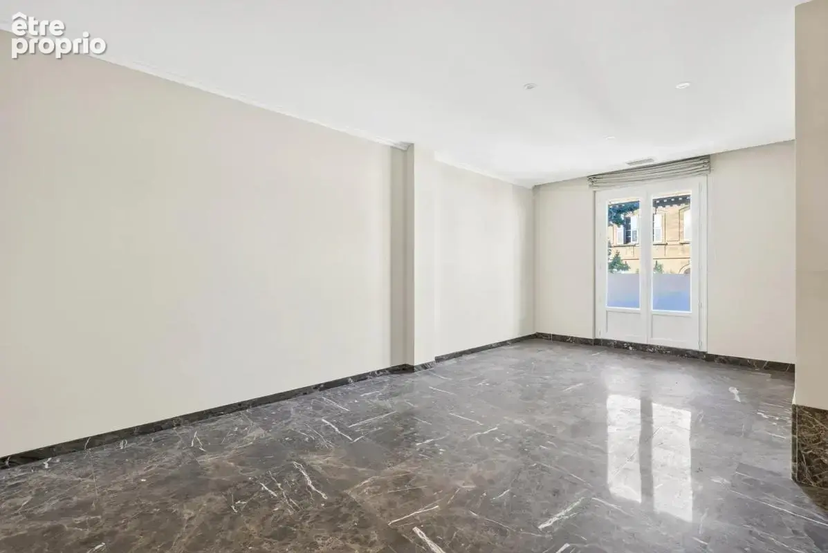Appartement ensemble de bureaux 6 pièces de 152 m² à Avignon - photo 14