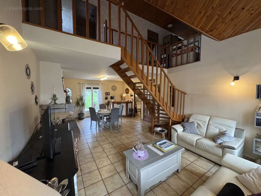 Maison à DOMART-SUR-LA-LUCE