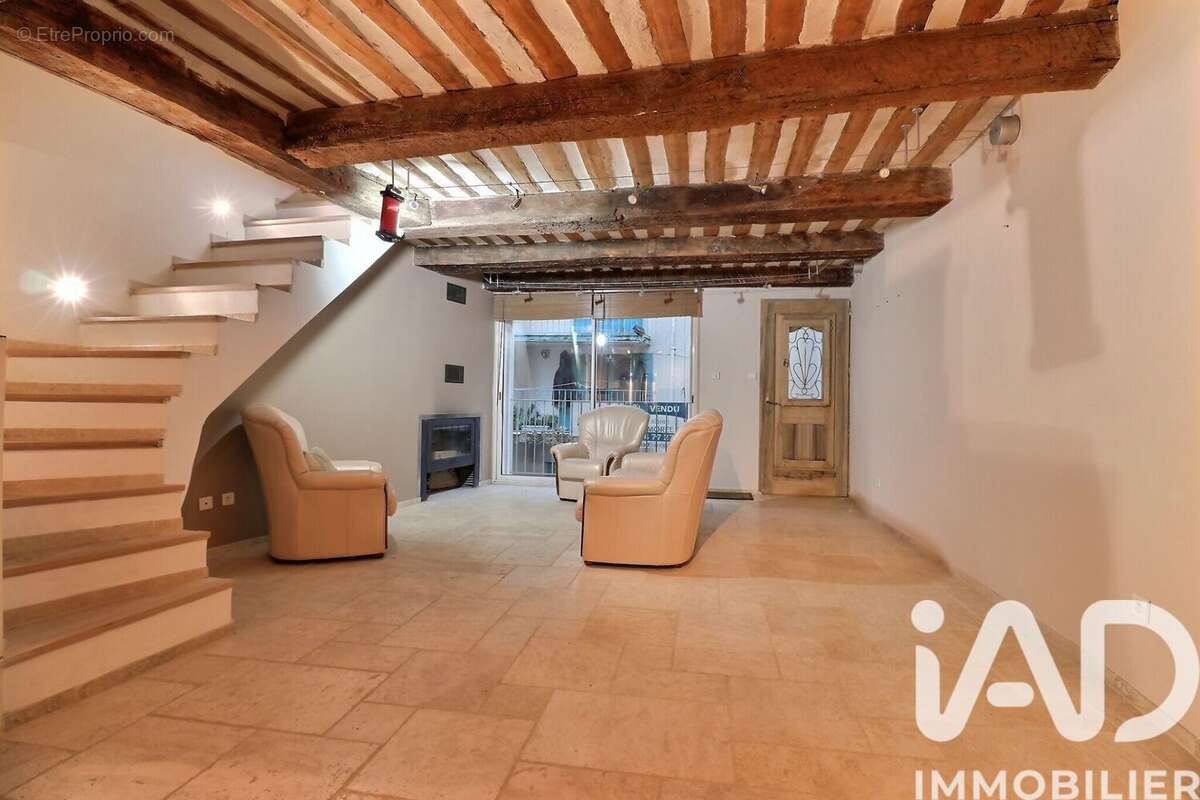 Maison 85 m² à Revest-Du-Bion  - photo 2