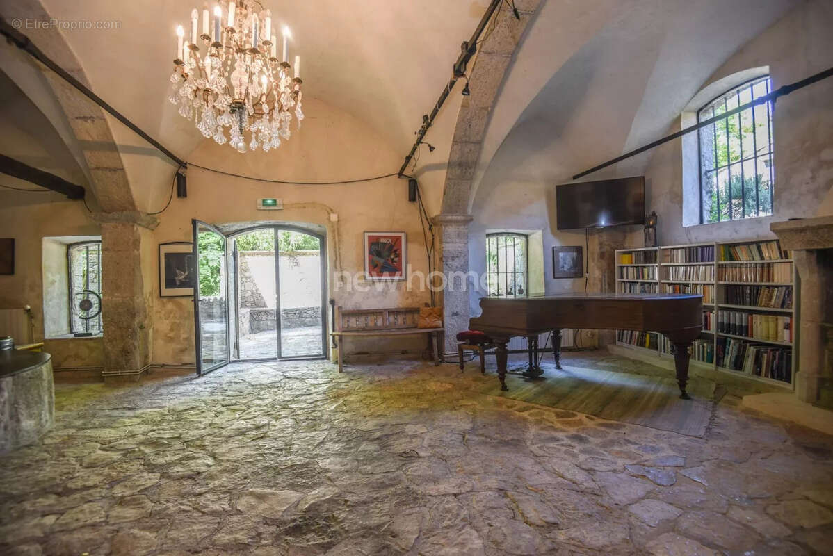 Maison à ENTRECASTEAUX