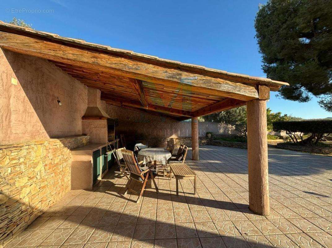 La Cadière-d’Azur À quelques minutes des plages : Magnifique maison de plain-pied de 177 m², lumineuse et sans vis-à-vis - photo 18
