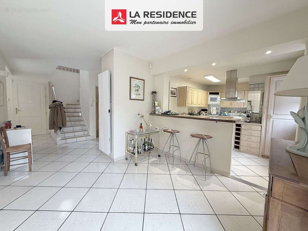 Maison 167 m² à Bievres  - photo 3