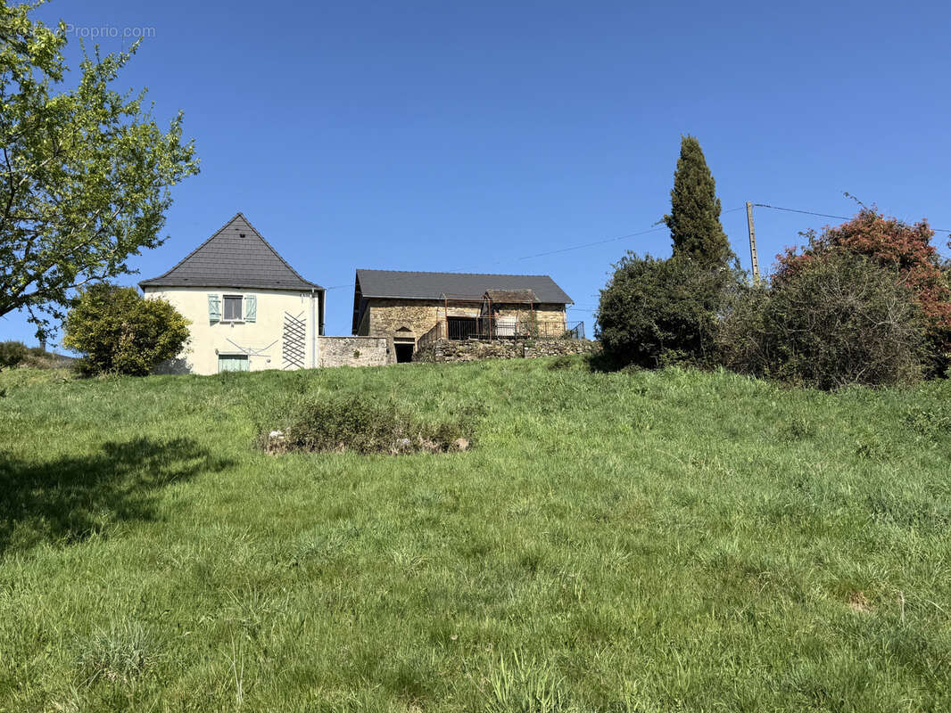 Propriete avec dependances et 11 ha de terrain - photo 31
