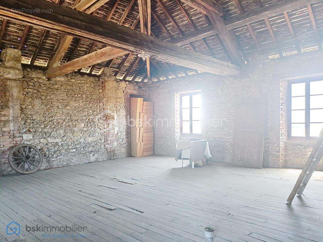 Appartement à COLOMBE
