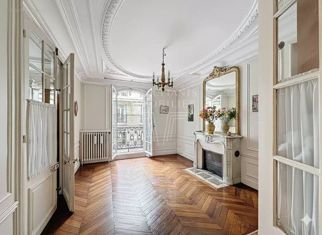 Appartement à PARIS-17E