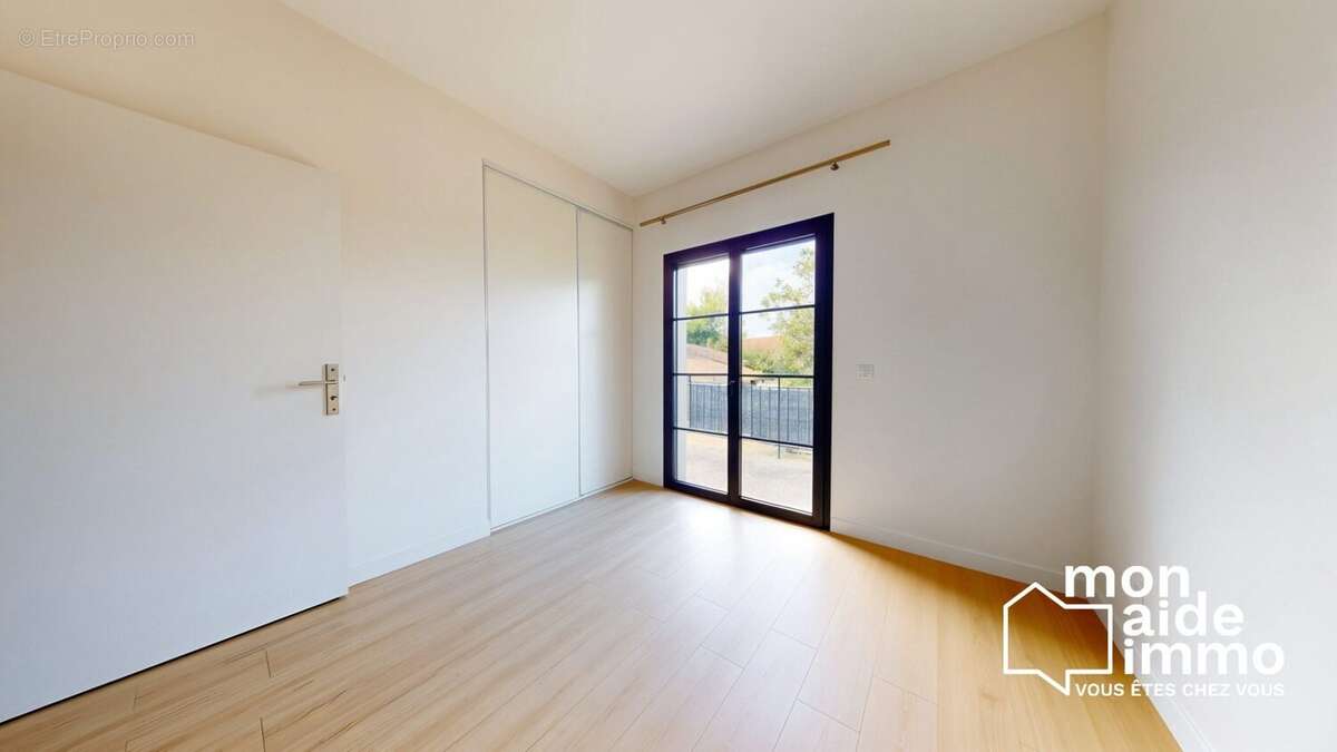 Chambre 4 - Maison à FARGUES-SAINT-HILAIRE