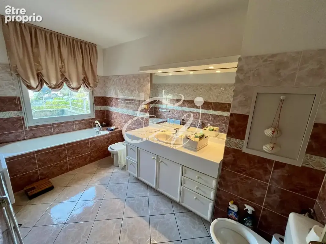 VENTE 69570 DARDILLY APPARTEMENT T4 128 m2 DERNIER ETAGE , 70 m2 de terrasses, deux garages et une cave - photo 9