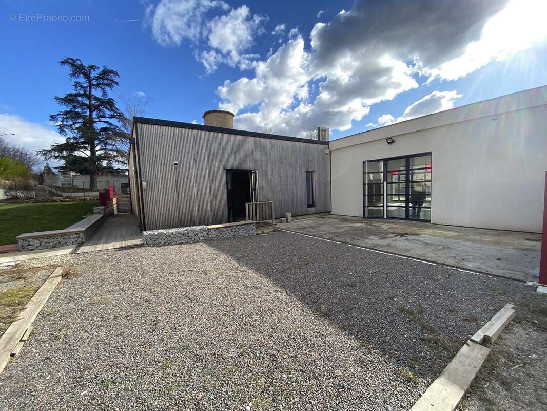 Photo 3 - Commerce à LA FOUILLOUSE