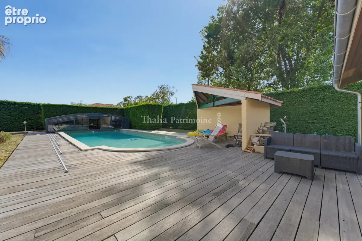 BOULIAC - secteur prisé, maison familiale avec piscine chauffée - photo 4