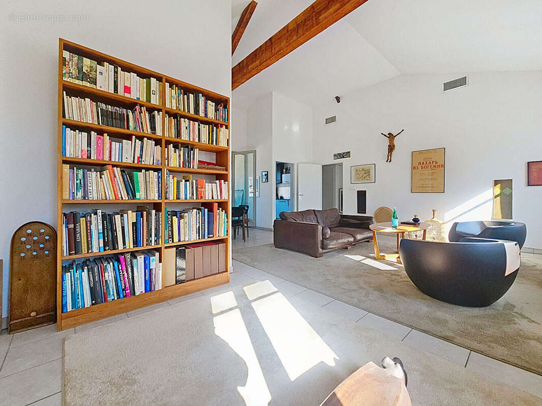 Appartement à VILLENEUVE-LES-AVIGNON